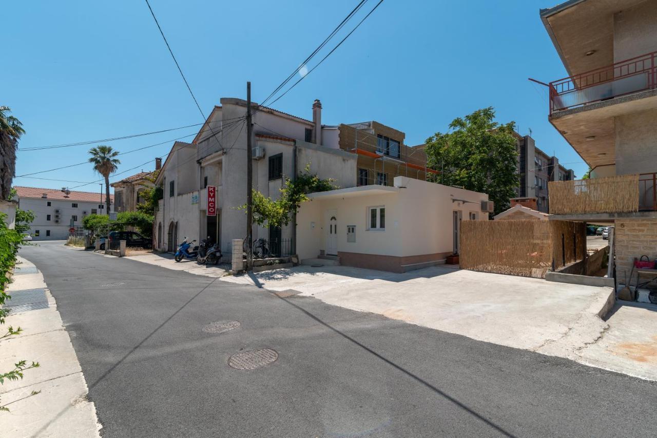 Small Private House With A Terrace In Trogir Apartment Exterior photo